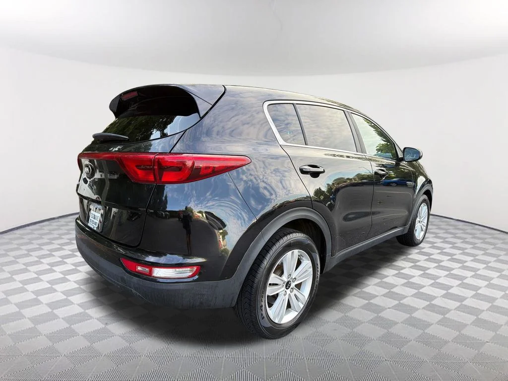 Used 2018 Red Kia LX image 5