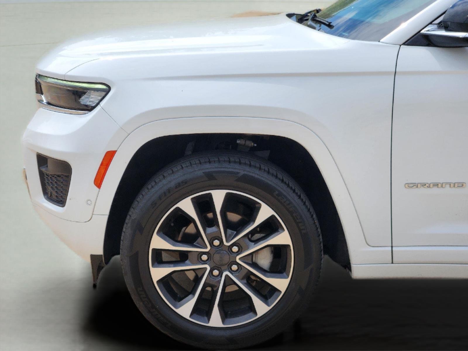 Used 2022 Bright White Clearcoat Jeep Overland image 8