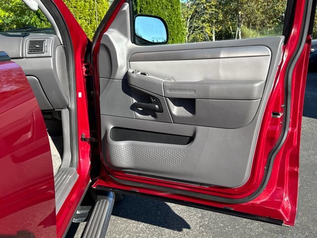 Used 2004 Red Fire Clearcoat Metallic Ford XLT image 21