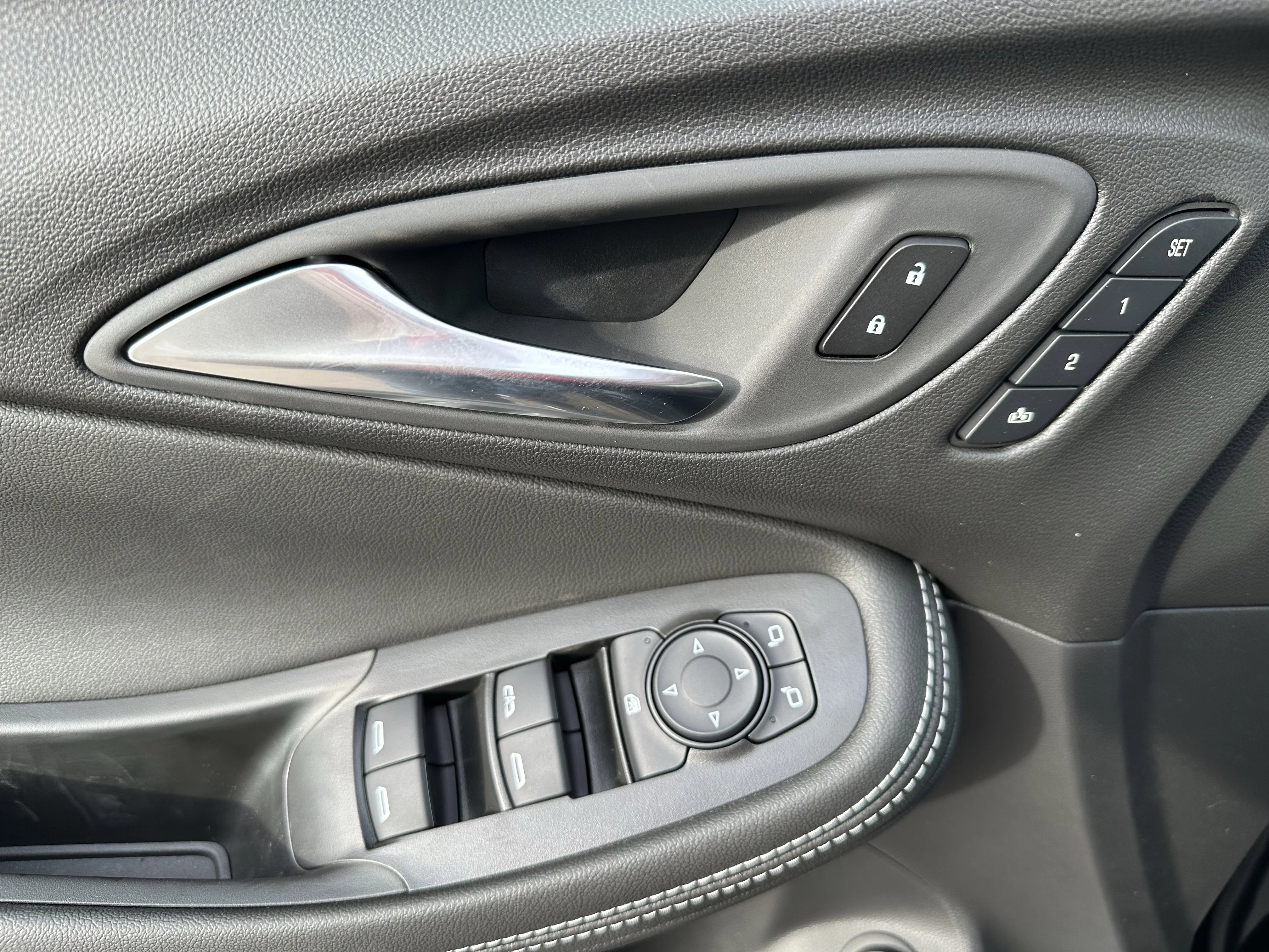 New 2026 Ebony Twilight Metallic Buick Avenir image 9