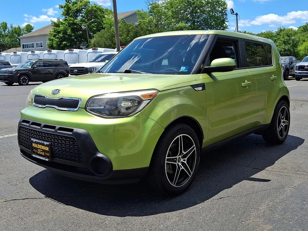 Used 2014 Green Kia Base image 3