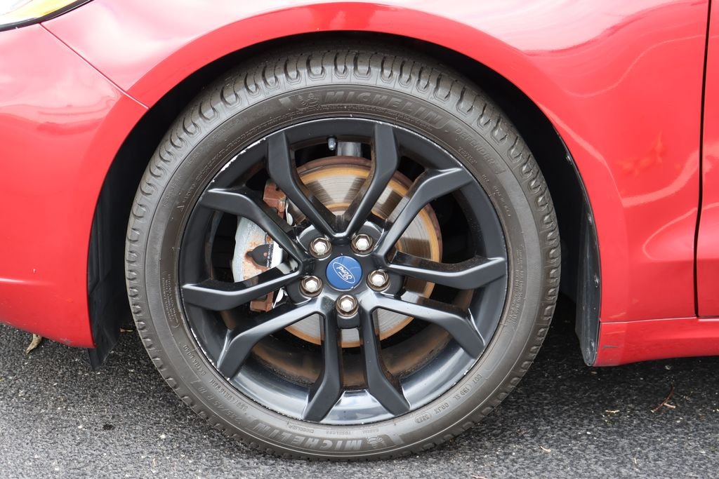 2020 Ford Fusion SE - Photo 13
