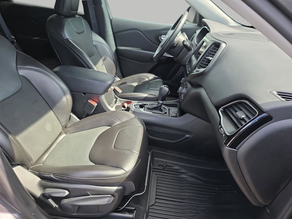 Used 2021 Gray Jeep Latitude Plus image 31