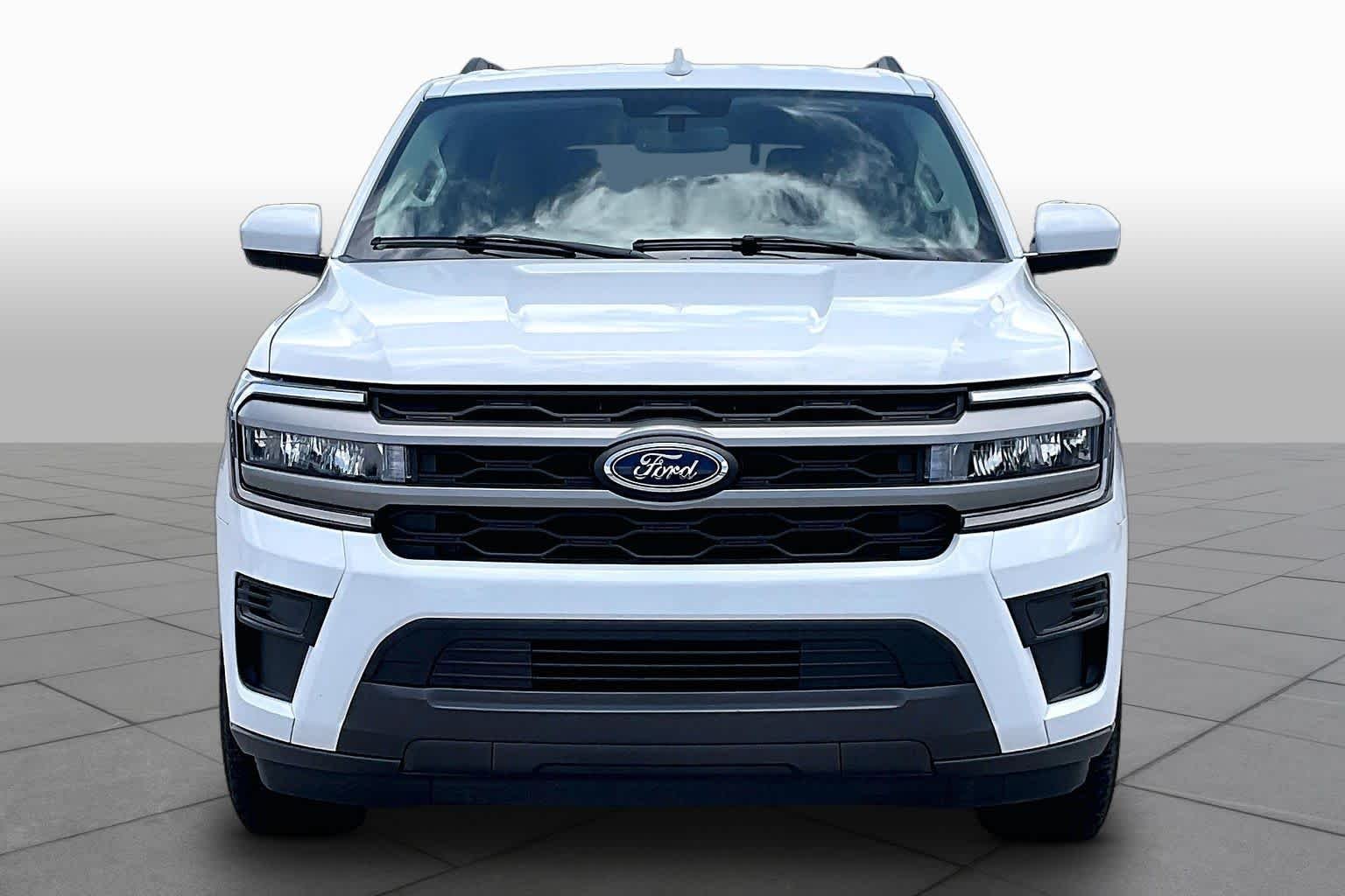 Used 2024 Oxford White Ford XLT image 4