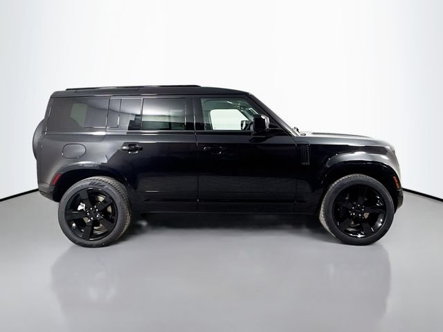 New 2026 Santorini Black Land Rover X-Dynamic SE image 4