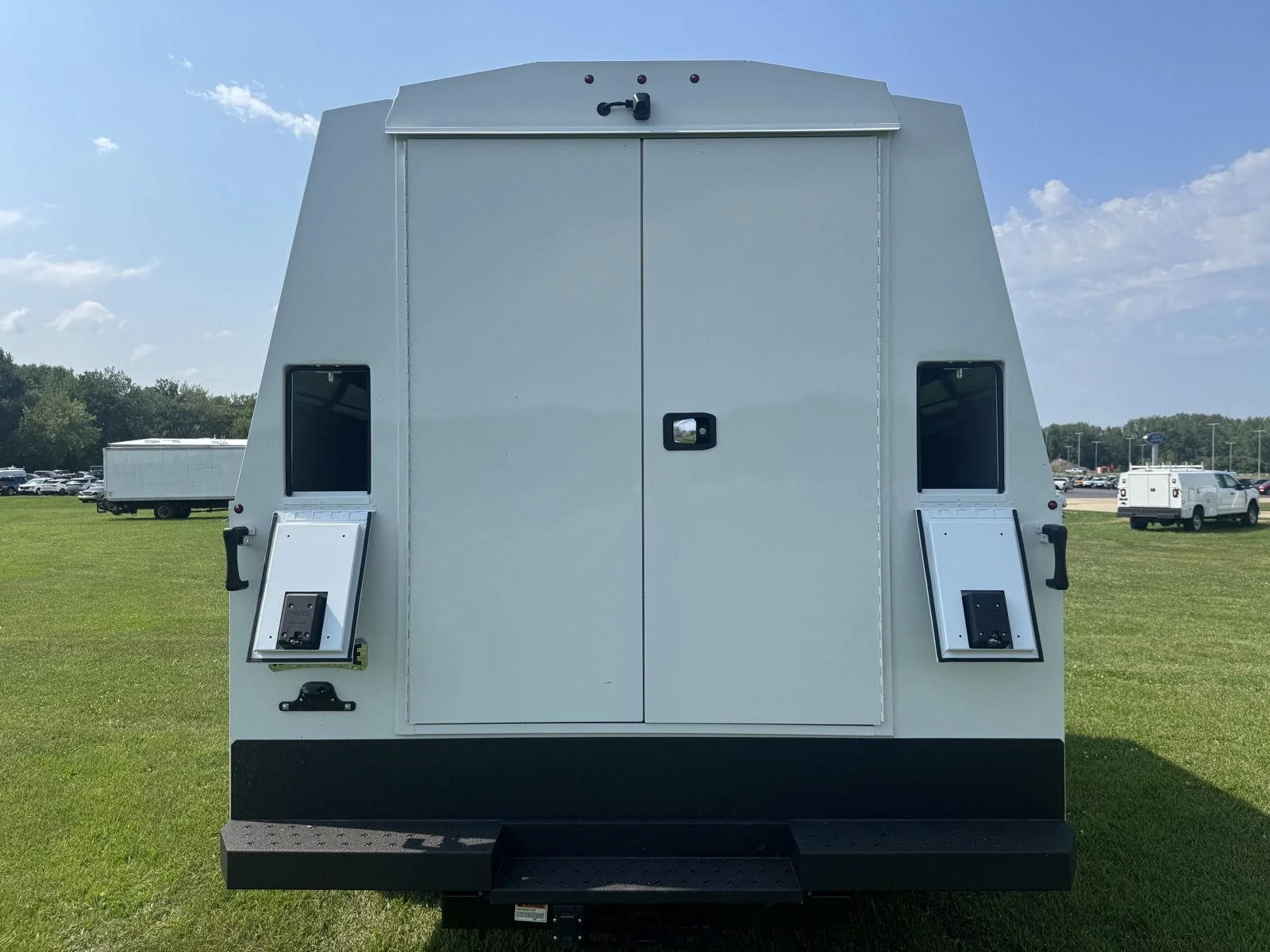 New 2026 Oxford White Ford XL image 5