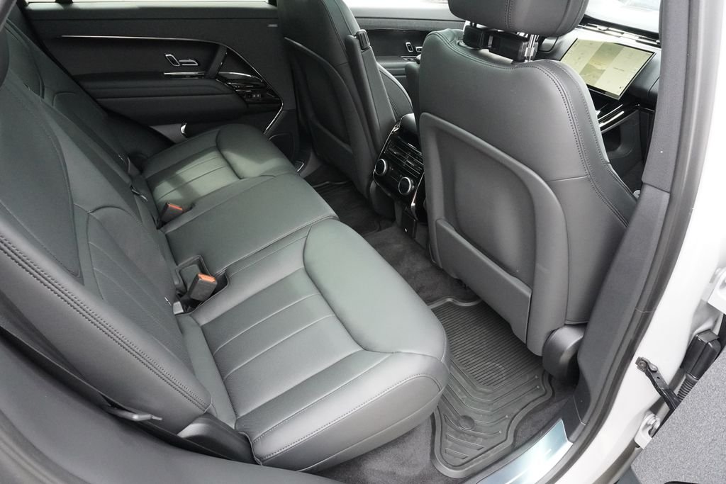 New 2026 Borasco Grey Land Rover SE image 26