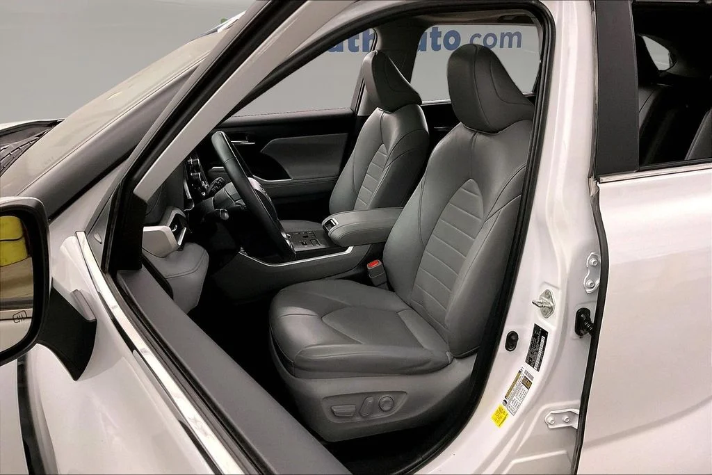 Used 2023 Beige Toyota XLE image 29