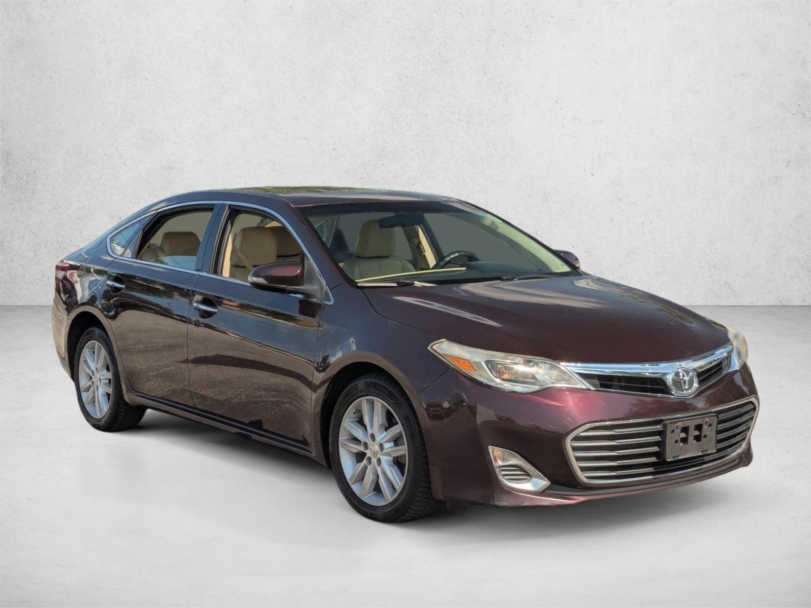 Used 2015 Sizzling Crimson Mica Toyota XLE image 3