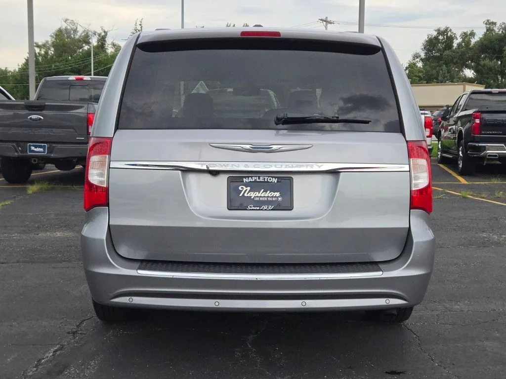 Used 2013 Silver Chrysler Touring-L image 13