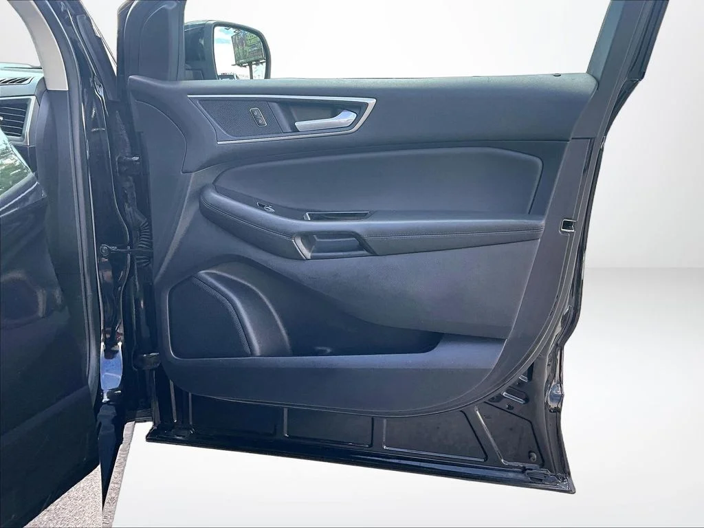 Used 2019 Black Ford SEL image 24