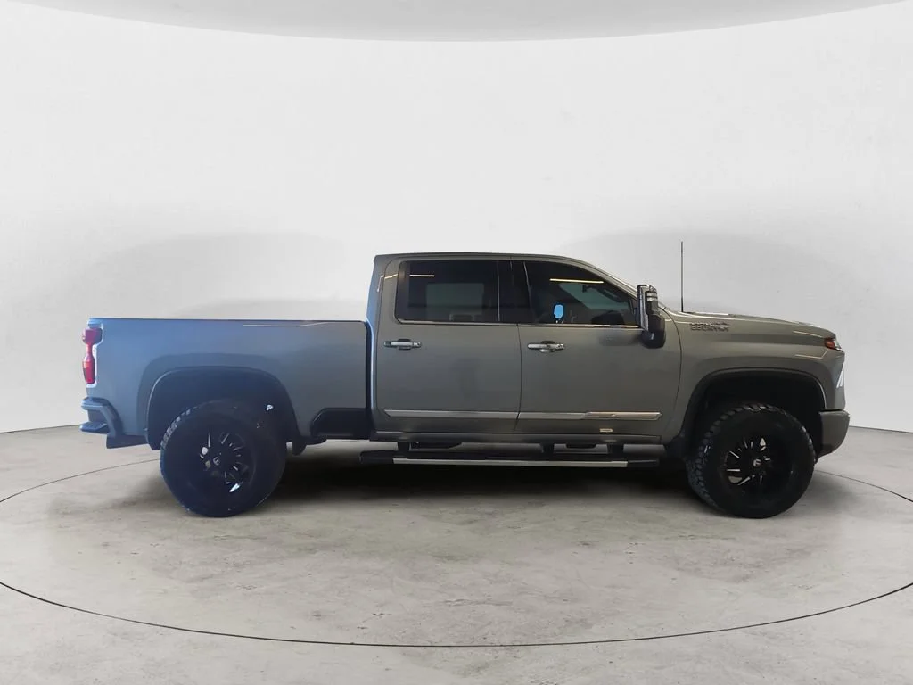 Used 2024 Sterling Gray Metallic Chevrolet High Country image 7