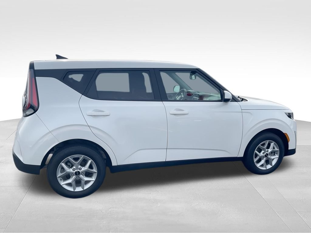 Used 2025 White Kia LX image 9