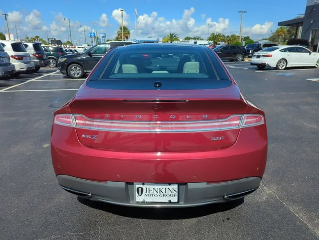 Used 2017 Red Lincoln Reserve image 7