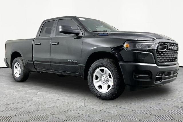 New 2026 Diamond Black Crystal Pearl-Coat Exterior Paint RAM Tradesman image 3