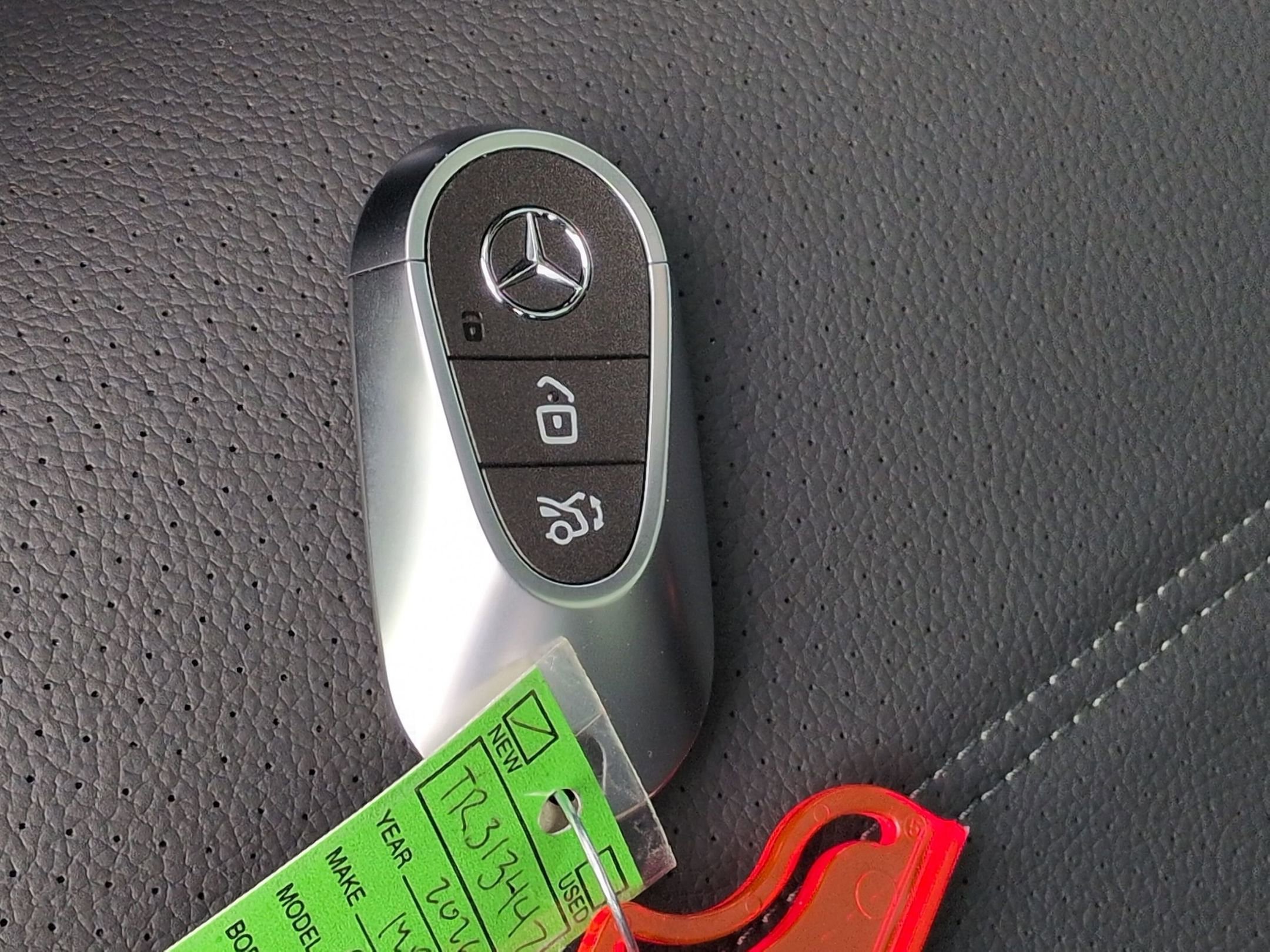 New 2026 MANUFAKTUR Alpine Grey Mercedes-Benz C 300 image 73