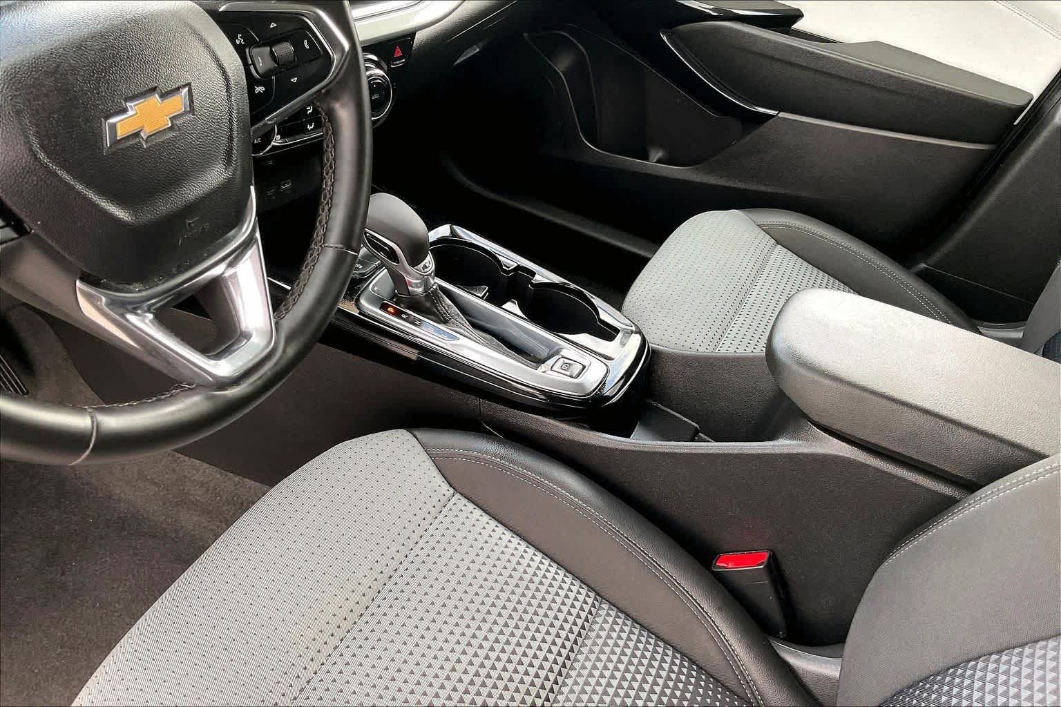 2025 Chevrolet Trax LT - Photo 16