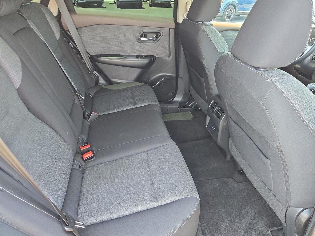 2021 Nissan Rogue SV - Photo 18