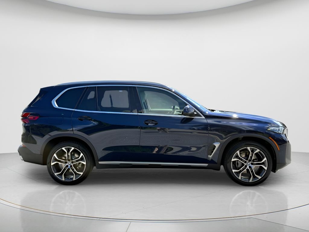 New 2026 Tanzanite Blue II Metallic BMW xDrive40i image 4
