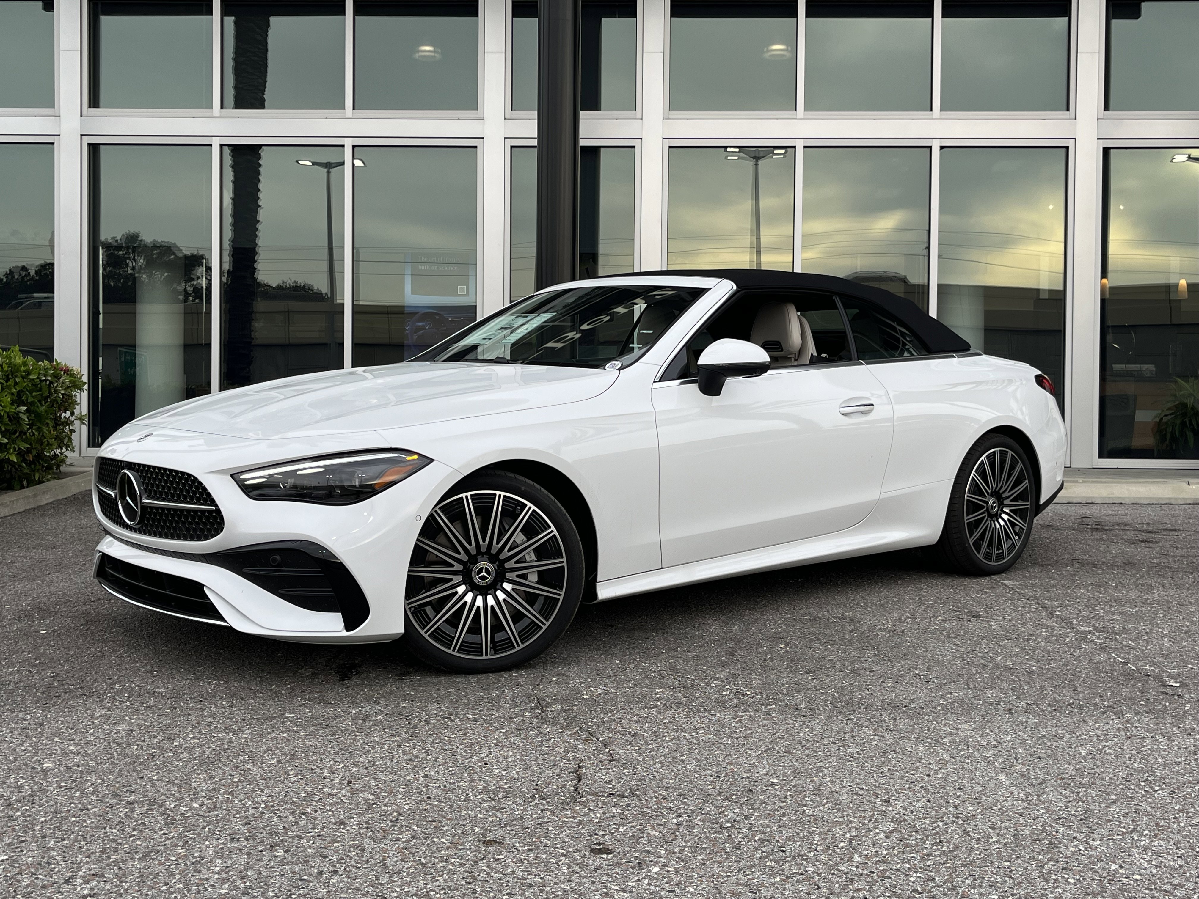 New 2026 MANUFAKTUR Moonlight White Metallic Mercedes-Benz CLE 450 image 2