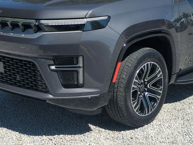 New 2026 Baltic-Gray Metallic Clear-Coat Exterior Paint Jeep  image 9