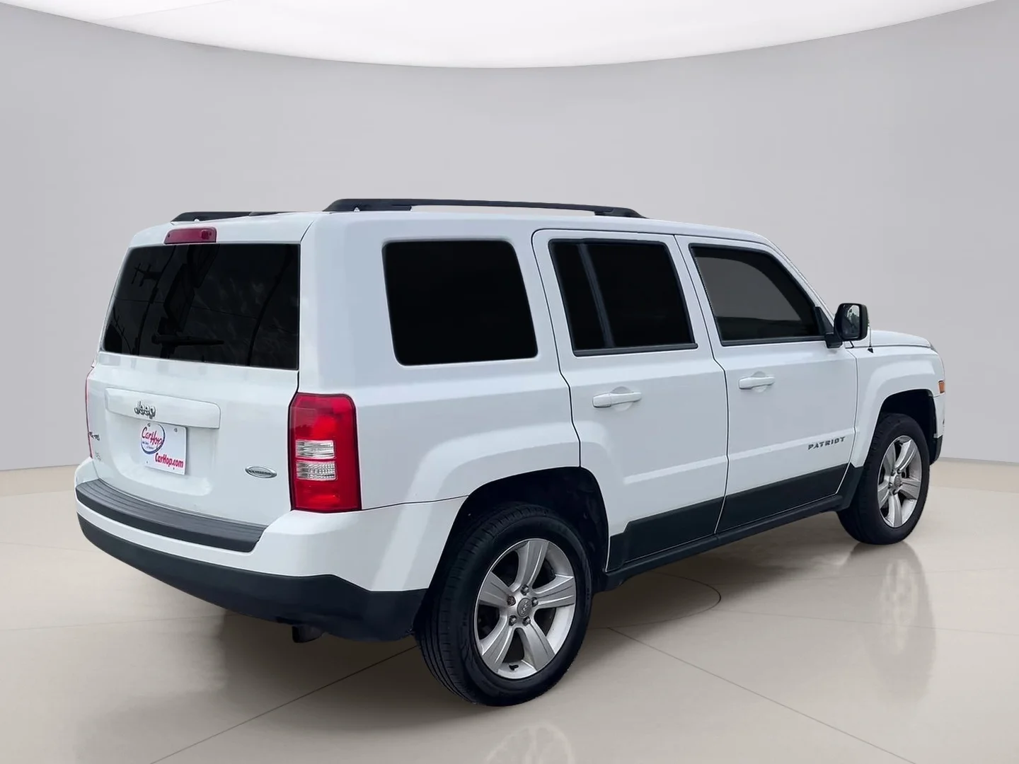 Used 2014 White Jeep LATITUDE 4 image 5