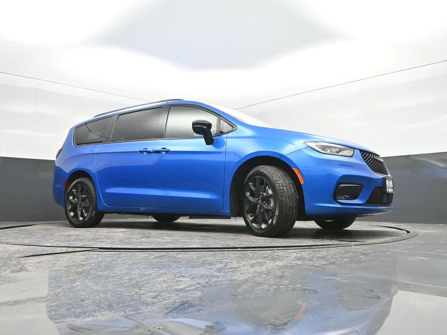 New 2026 Hydro Blue Pearl-Coat Exterior Paint Chrysler Select image 37
