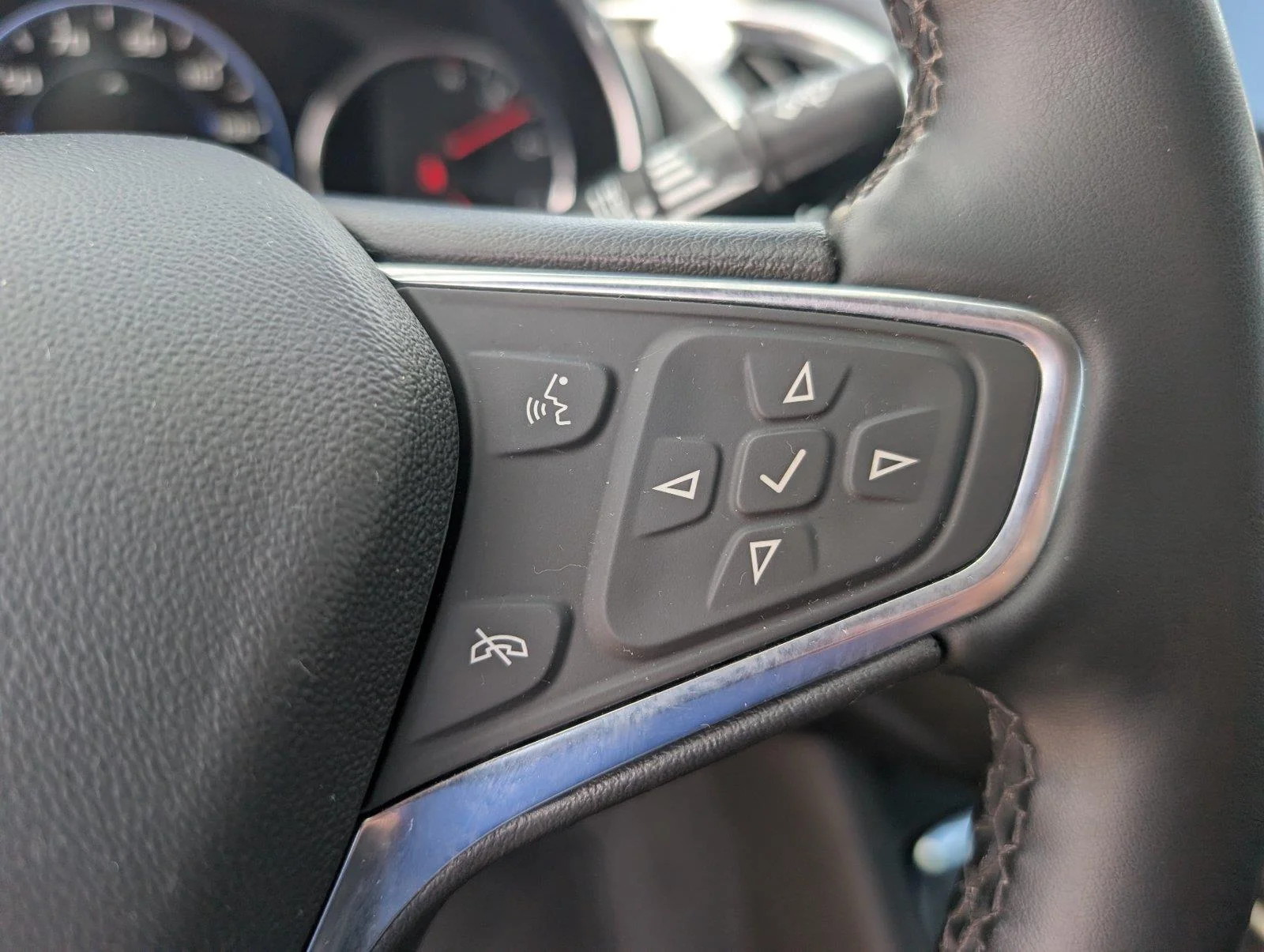 Used 2024 Lakeshore Blue Metallic Chevrolet 2LT image 23