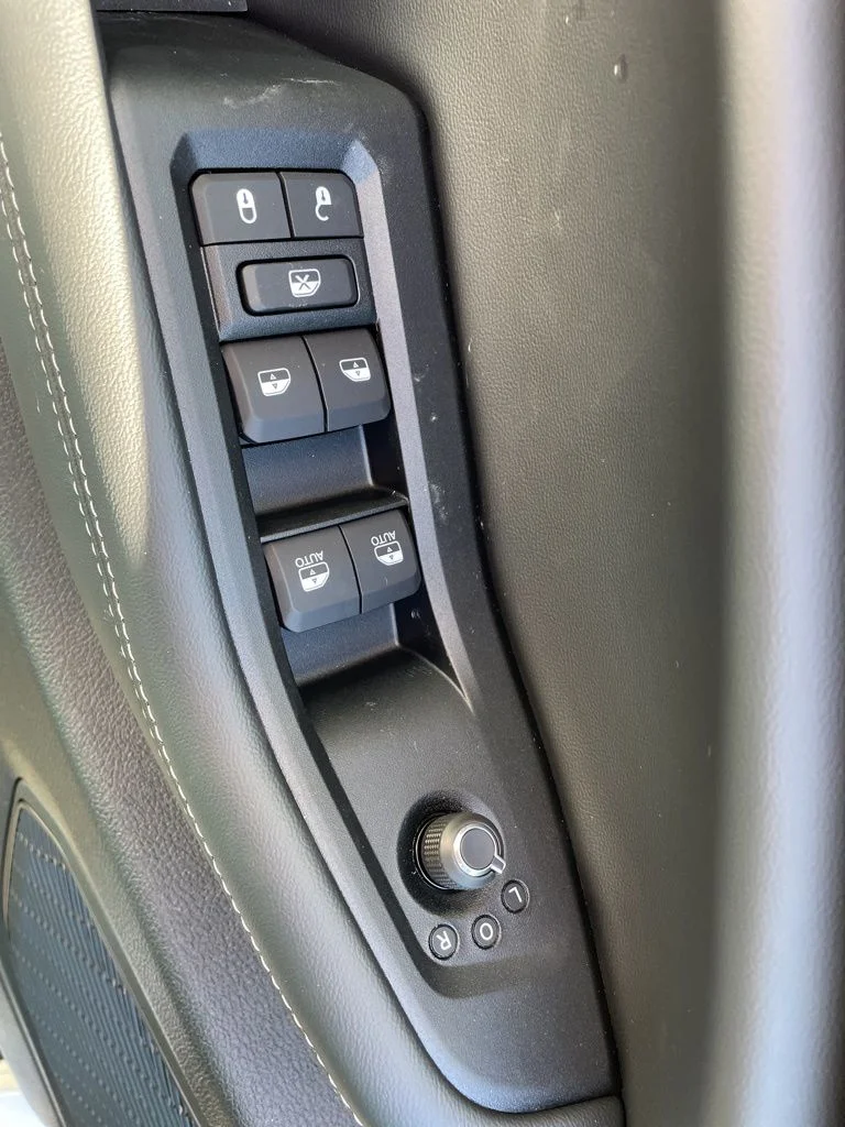 New 2025 Silver Zynith Exterior Paint Jeep Altitude X image 20