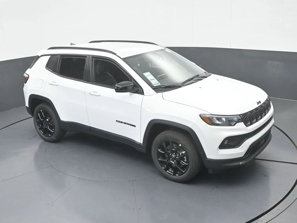 New 2026 Bright White Clear-Coat Exterior Paint Jeep Latitude image 45