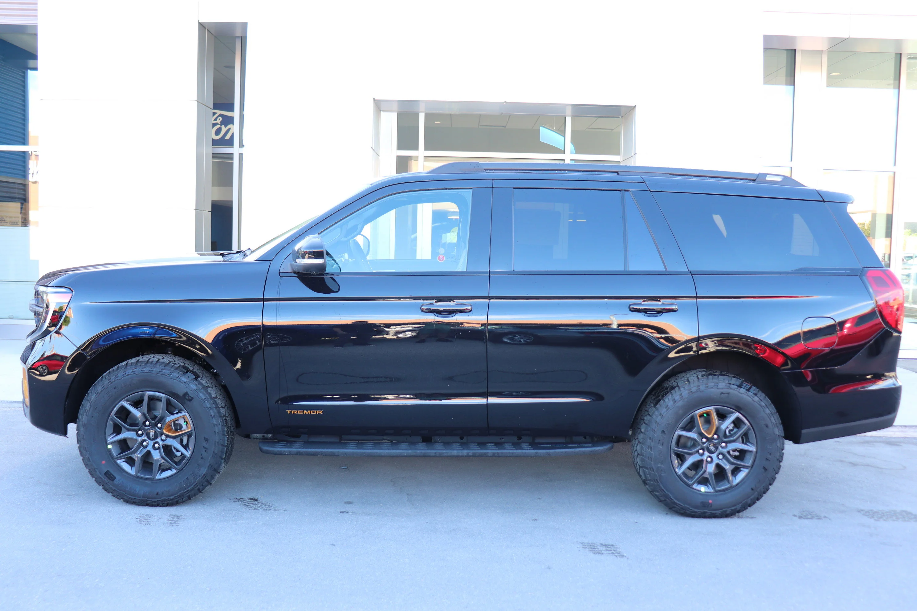 New 2026 AGATE BLACK METALLIC Ford Tremor image 3