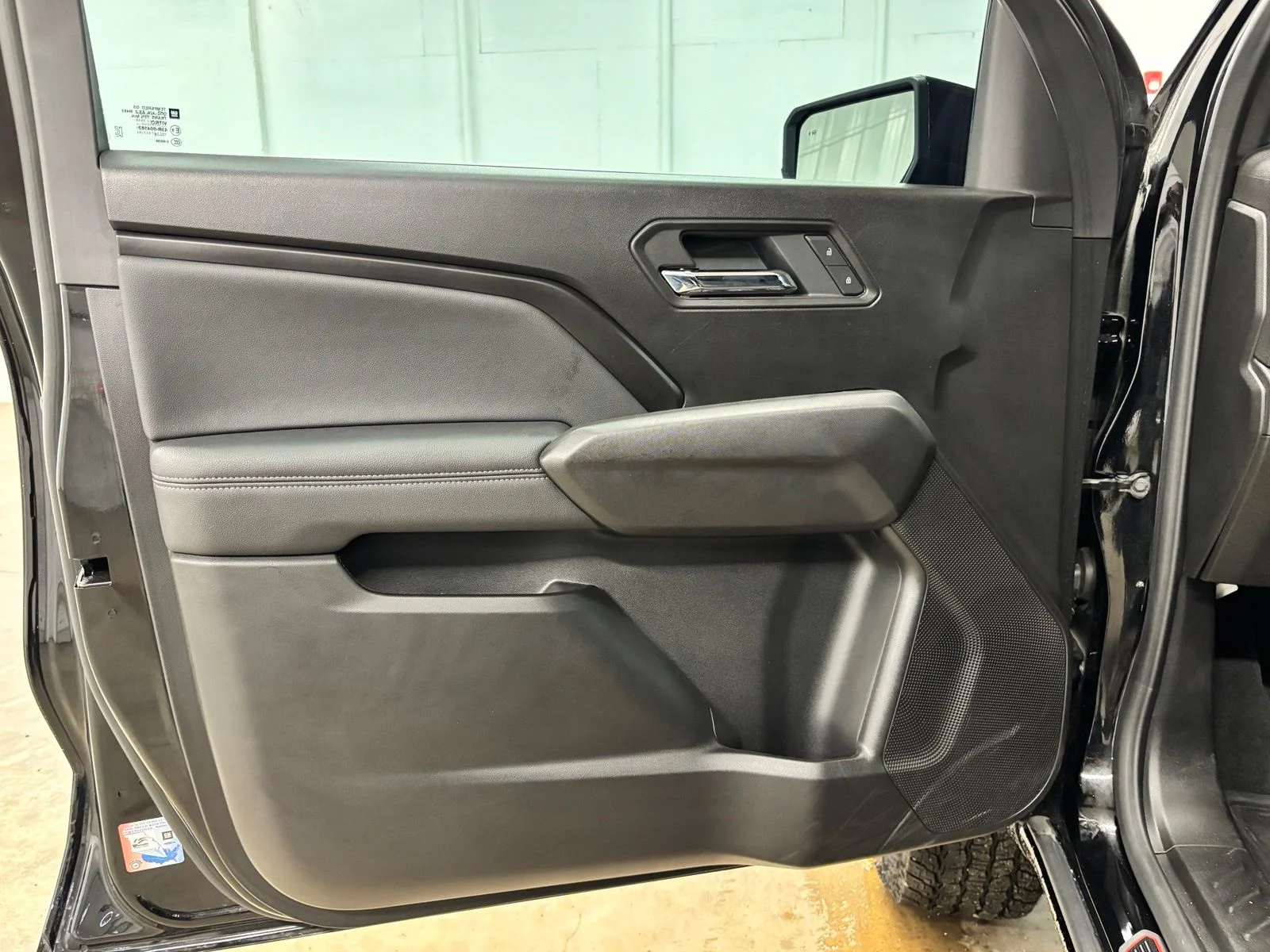 Used 2025 Black GMC Elevation image 17