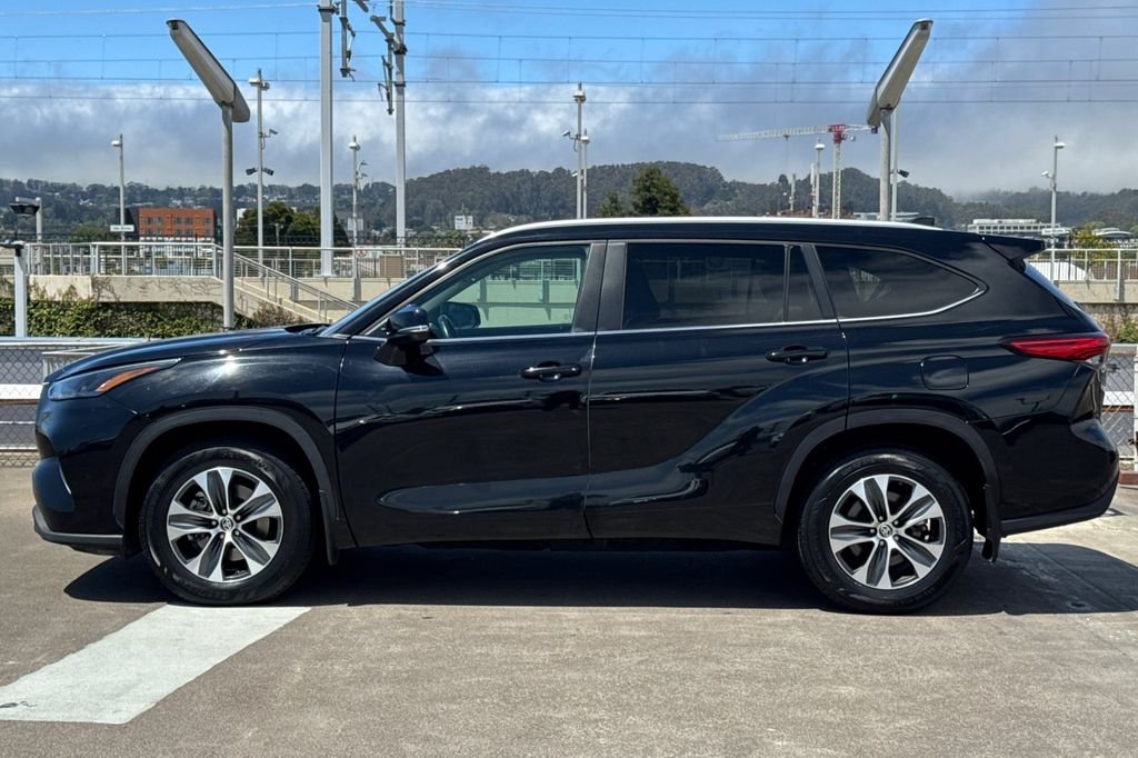 Used 2023 Black Toyota XLE image 7