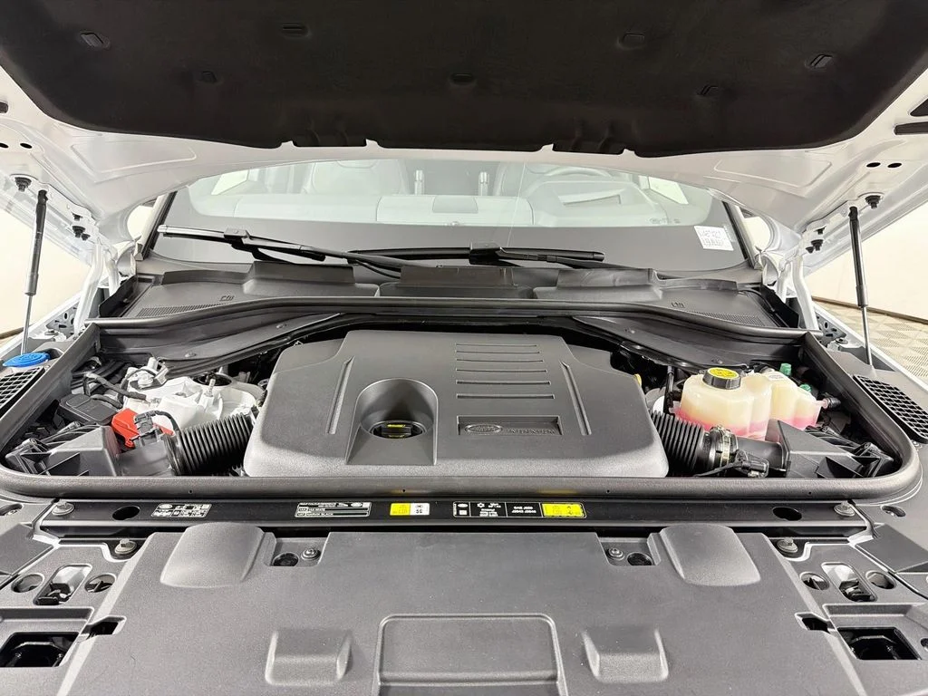 New 2027 Fuji White Land Rover Dynamic SE image 32