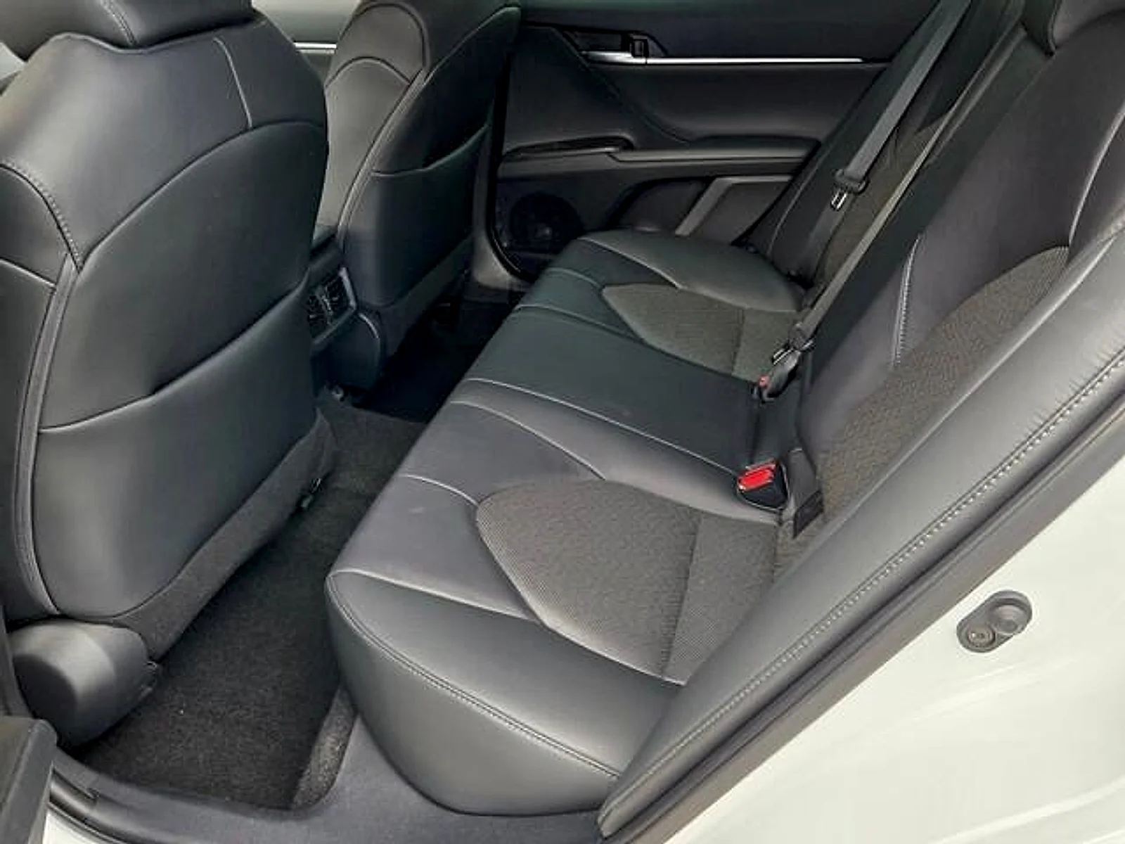Used 2021 Wind Chill Pearl Toyota XLE image 11