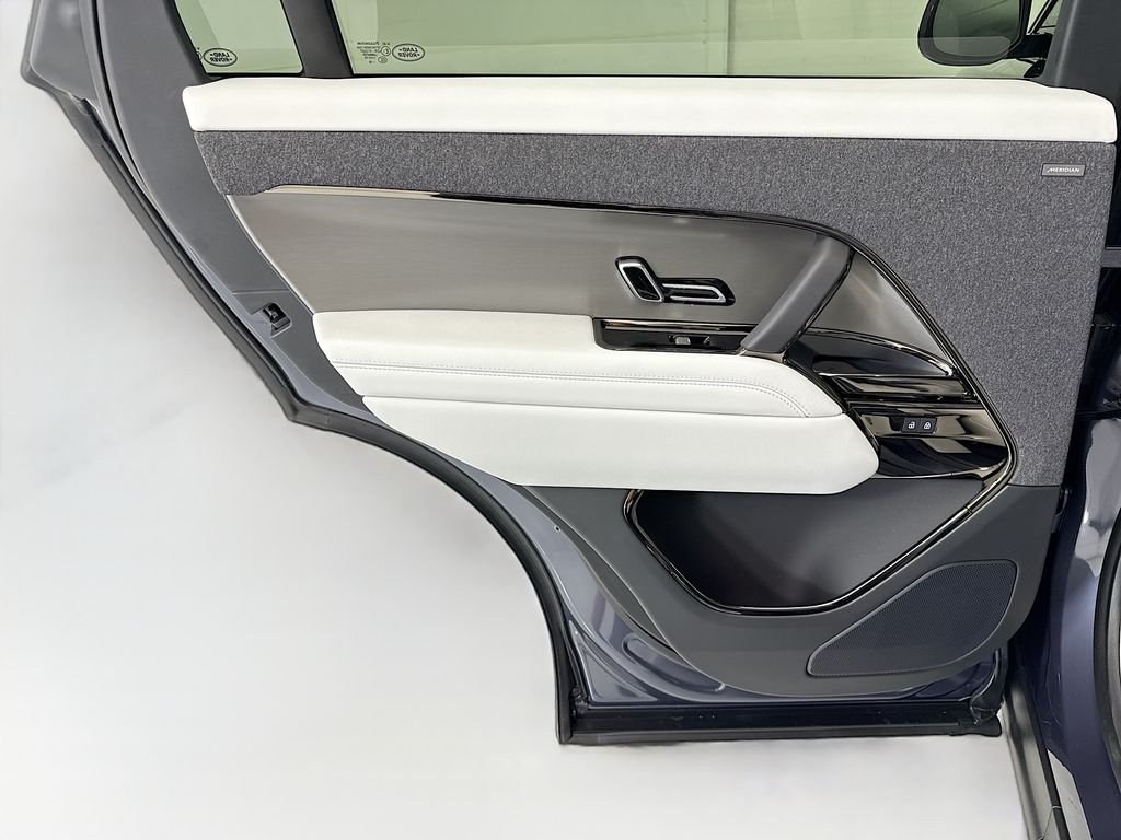 New 2026 Varesine Blue Land Rover SE image 24