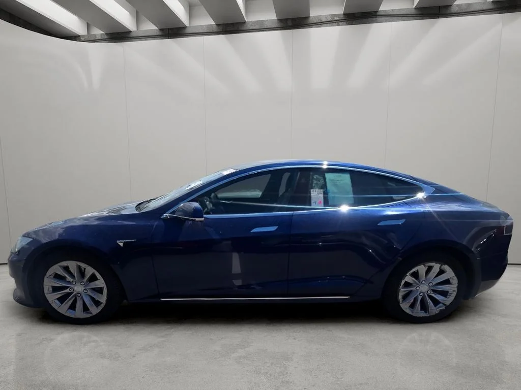 Used 2017 Deep Blue Metallic Tesla 90D image 4