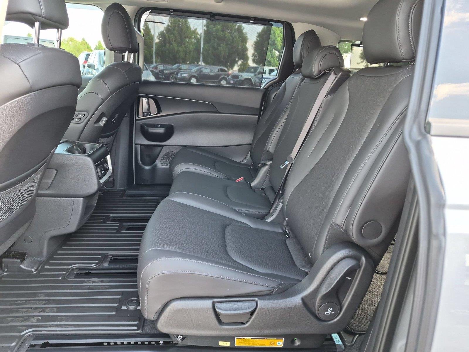 Used 2026 Ceramic Silver Kia SX image 34