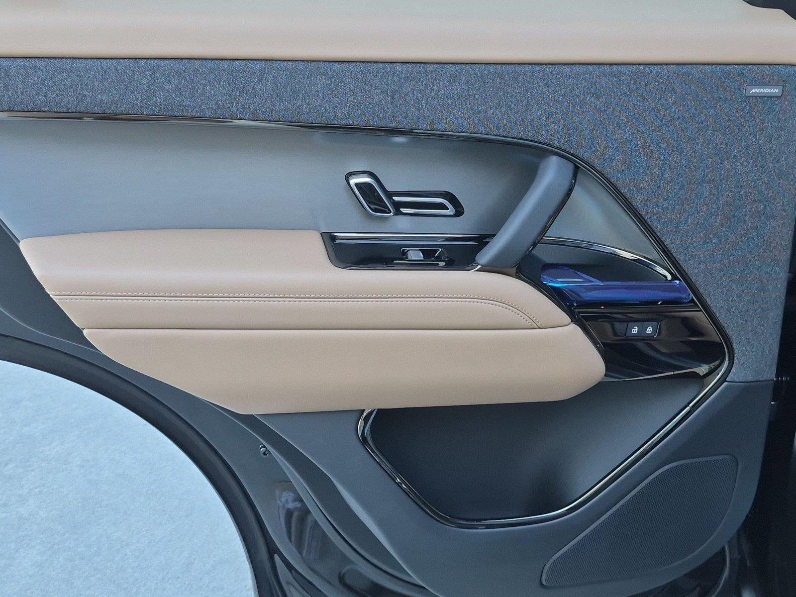 New 2027 Santorini Black Land Rover SE image 28