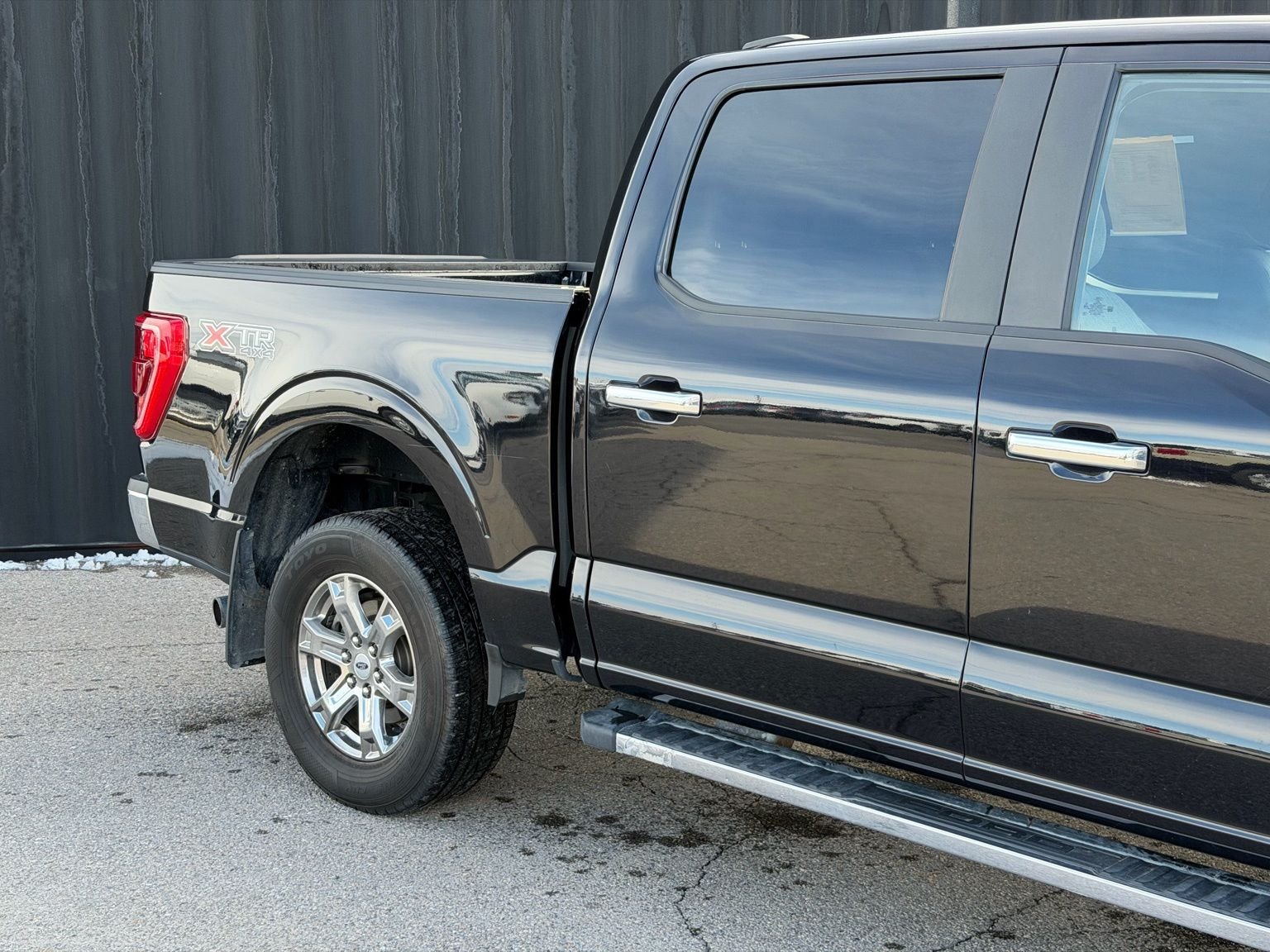 View vehicle photo 5