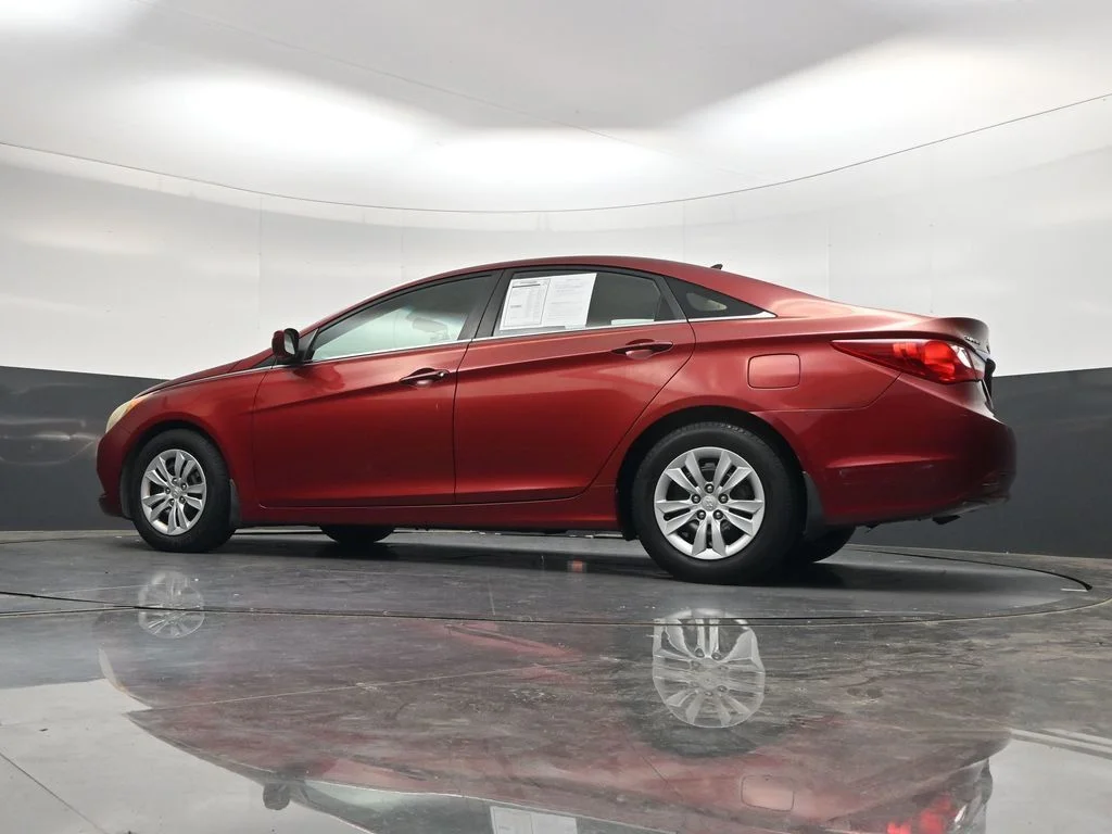 Used 2011 Red Hyundai GLS image 43