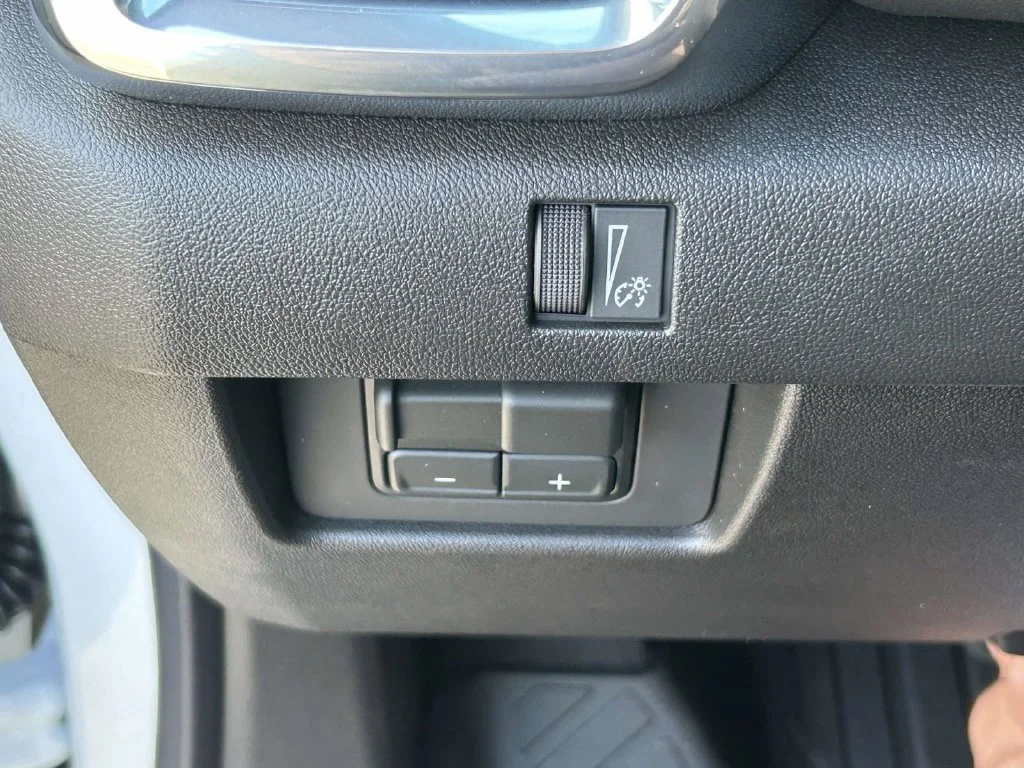 New 2026 Summit White GMC Elevation image 25