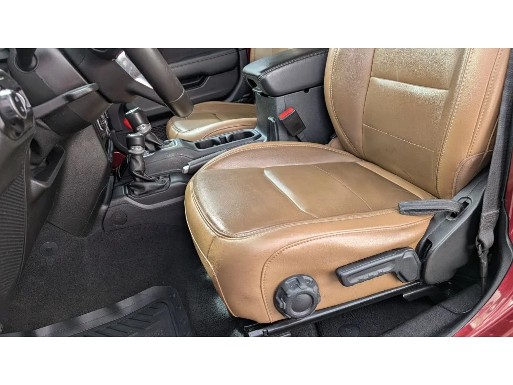 Used 2021 Snazzberry Pearlcoat Jeep Overland image 13