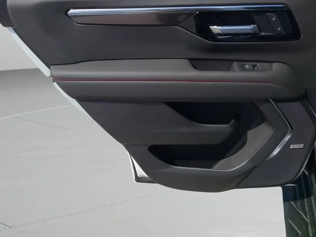 New 2026 Summit White Chevrolet RST image 18