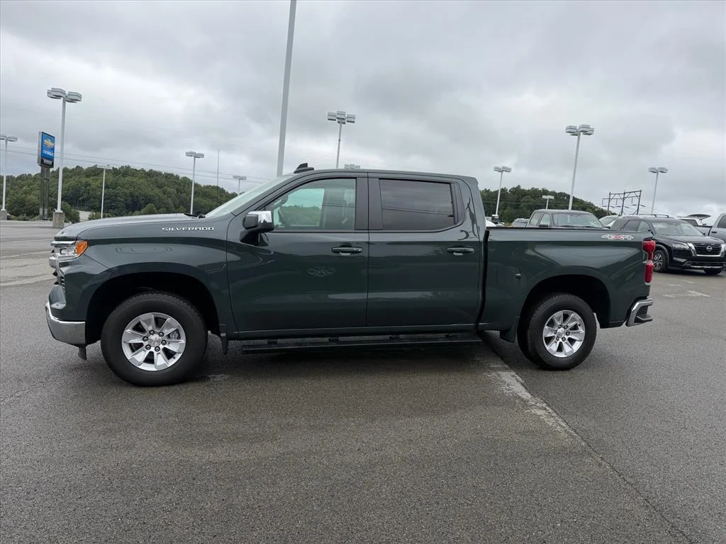 Used 2026  CHEVROLET RST image 2