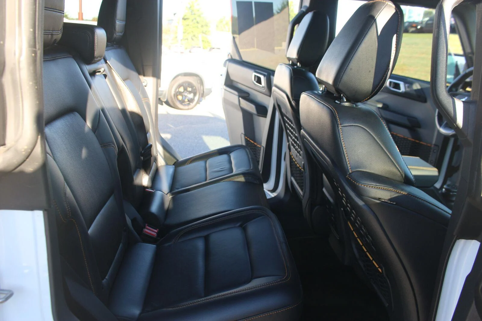 Used 2024 Oxford White Ford Badlands image 34