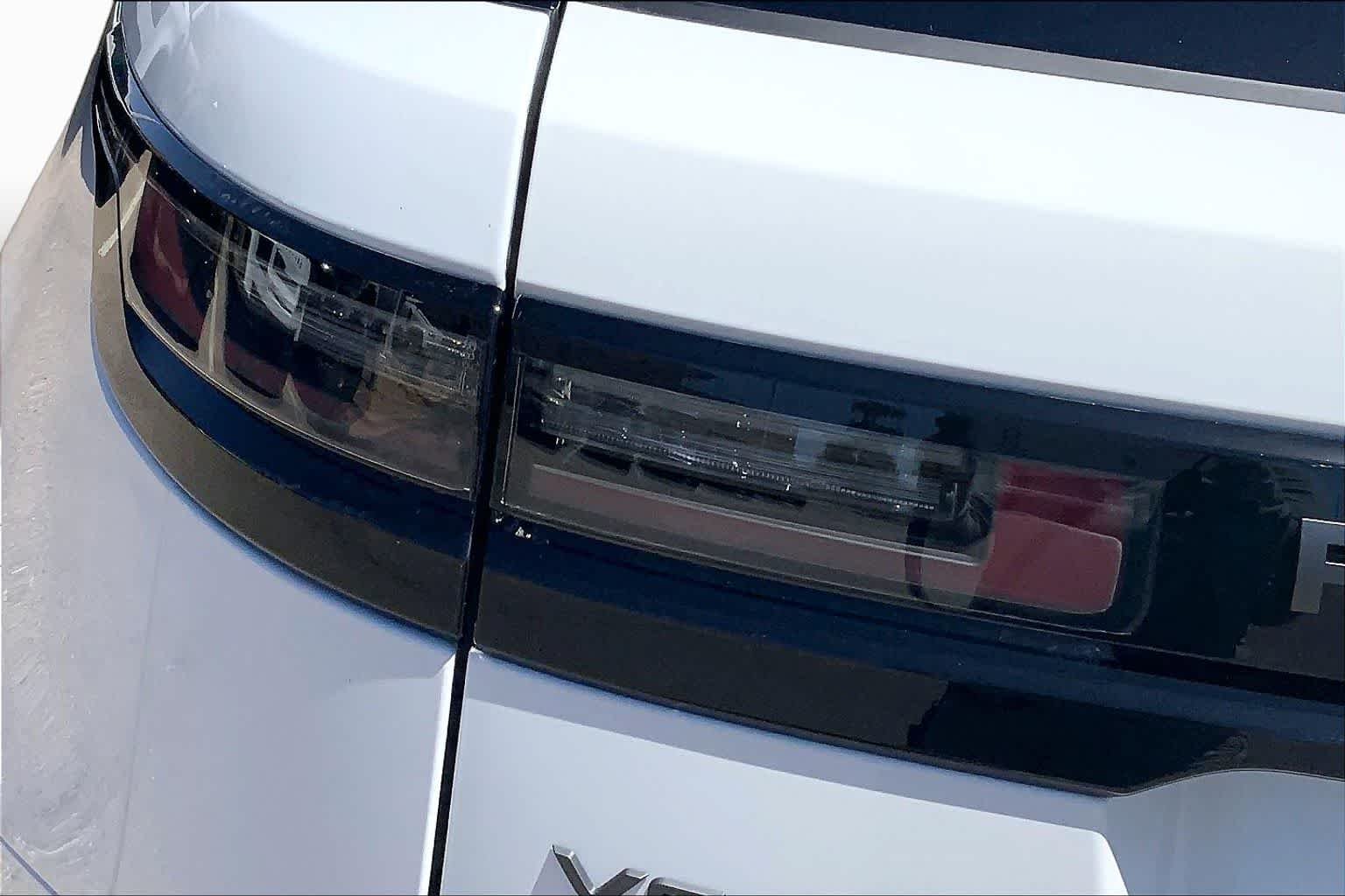 New 2026 Fuji White Land Rover Dynamic SE image 14