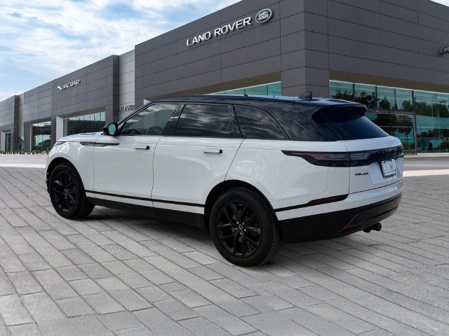Used 2024  Land Rover Dynamic SE image 3