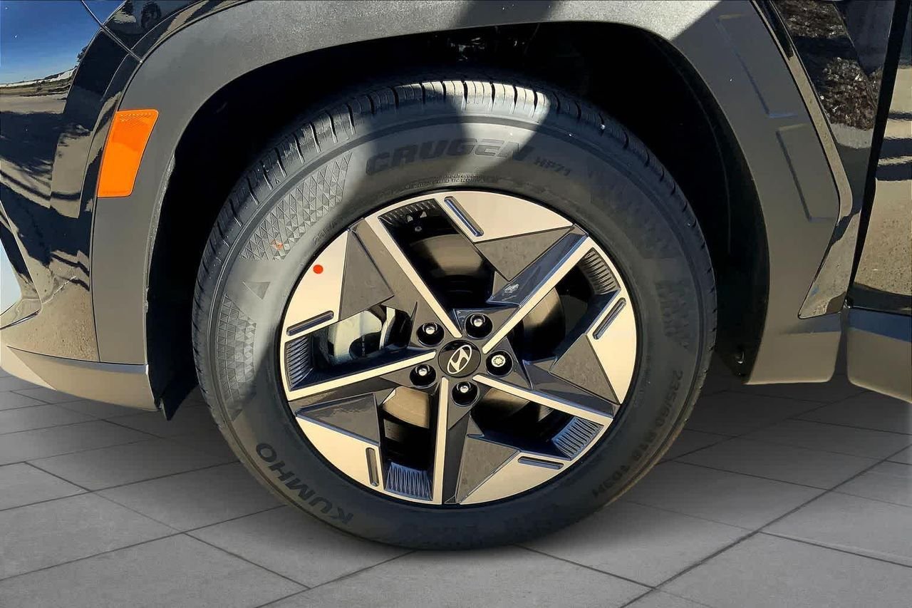 New 2026 Phantom Black Hyundai SEL FWD image 11