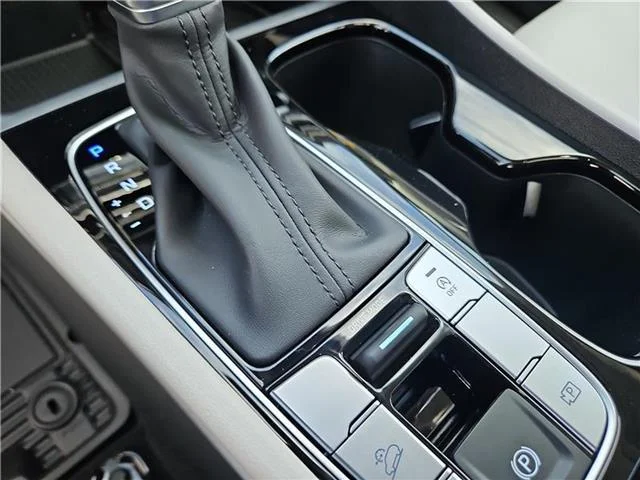 New 2025 Shimmering Silver Hyundai SEL Convenience image 18